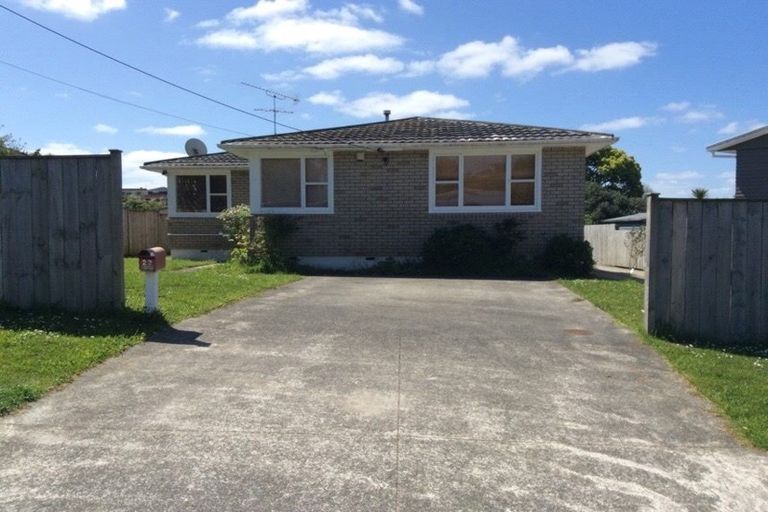Photo of property in 22 Cron Avenue, Te Atatu South, Auckland, 0610