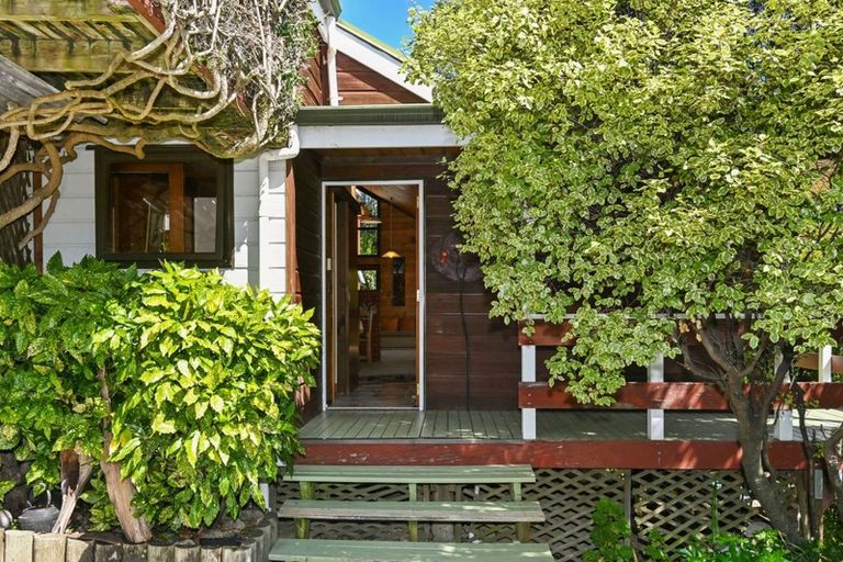 Photo of property in 21 Burns Road, Hospital Hill, Napier, 4110