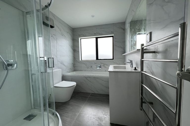 Photo of property in 30a Durham Street, Te Atatu Peninsula, Auckland, 0610