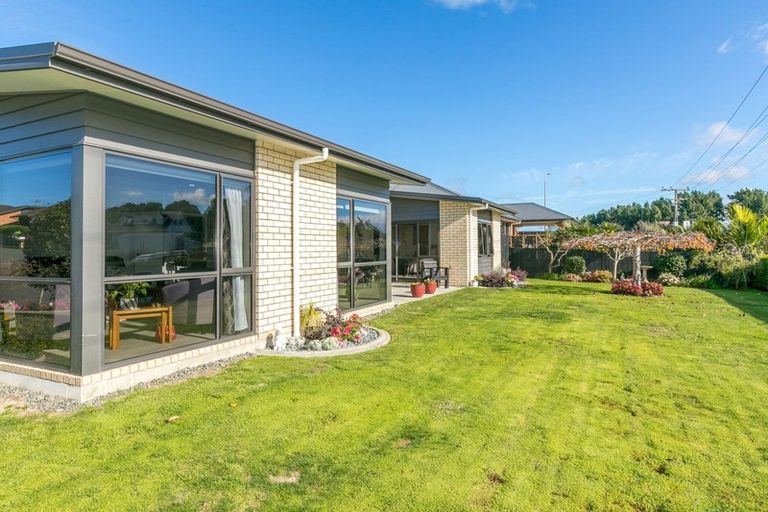 Photo of property in 2 Ruske Place, Grandview Heights, Hamilton, 3200