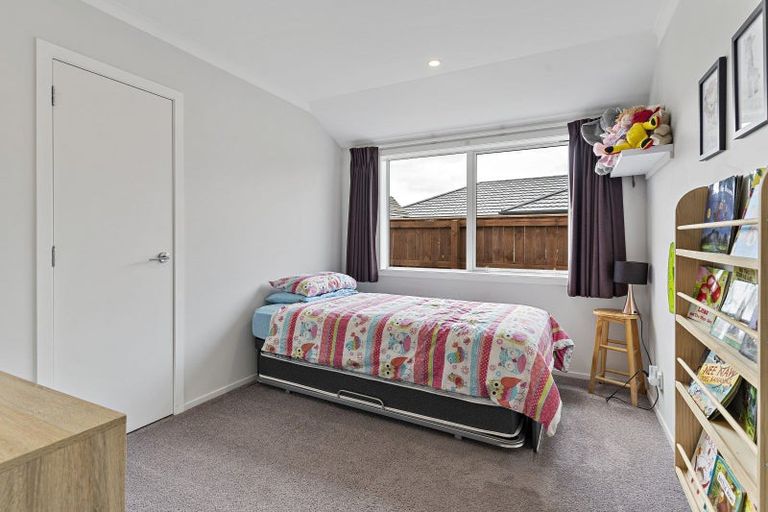 Photo of property in 12 Austin Reid Avenue, Carterton, 5713