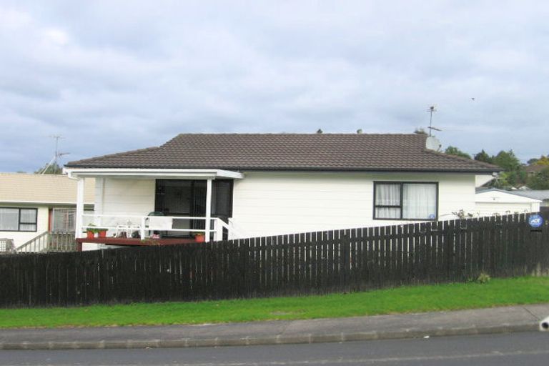 Photo of property in 24 Aldern Road, Massey, Auckland, 0614