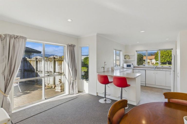 Photo of property in 4 Monterosso Place, Paraparaumu Beach, Paraparaumu, 5032