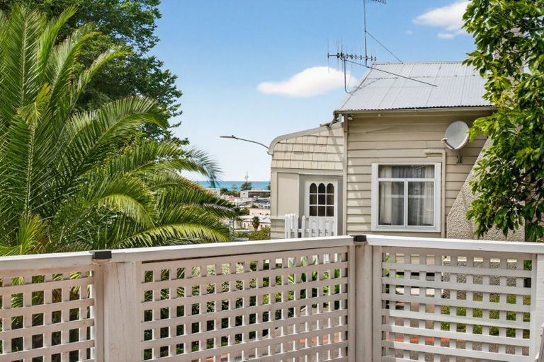 Photo of property in 10 Milton Road, Bluff Hill, Napier, 4110