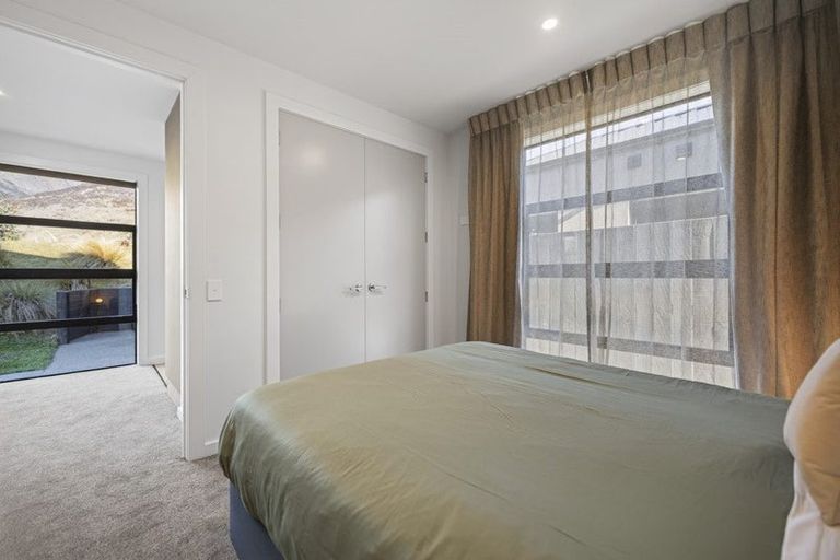 Photo of property in 33 Alps View Place, Lake Hayes, Queenstown, 9304