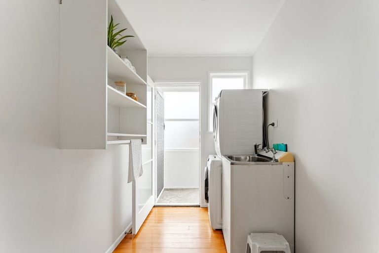 Photo of property in 12 Tawhana Crescent, Red Beach, 0932