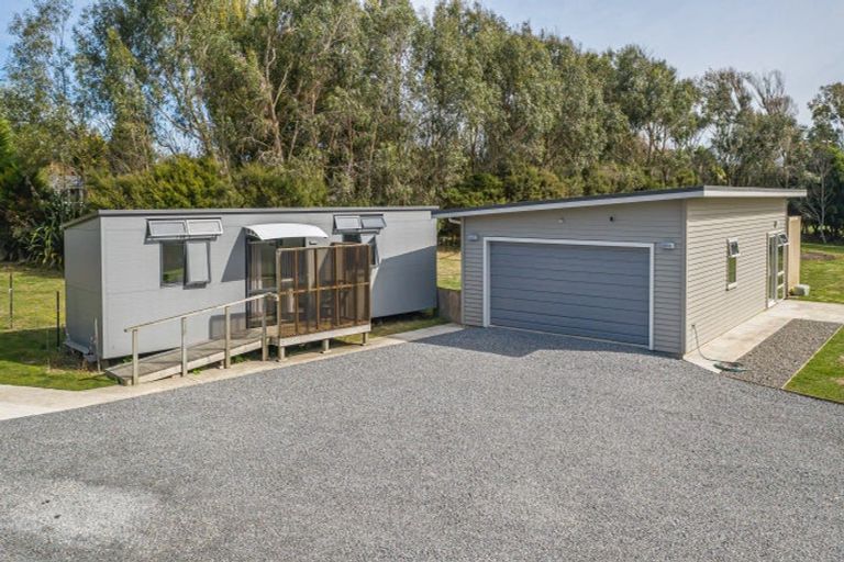 Photo of property in 3 Takapu Road, Manakau, Levin, 5573