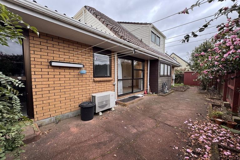 Photo of property in 2/17 Ross Martin Court, Conifer Grove, Takanini, 2112