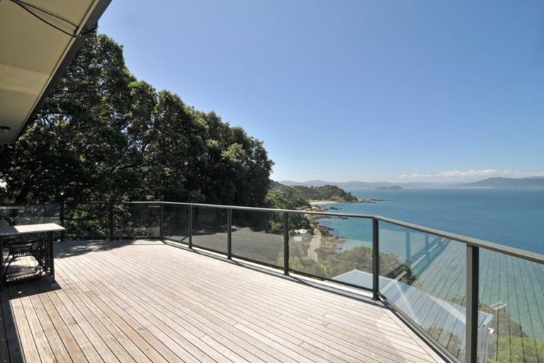 Photo of property in 20 Napier Street, Karaka Bays, Wellington, 6022