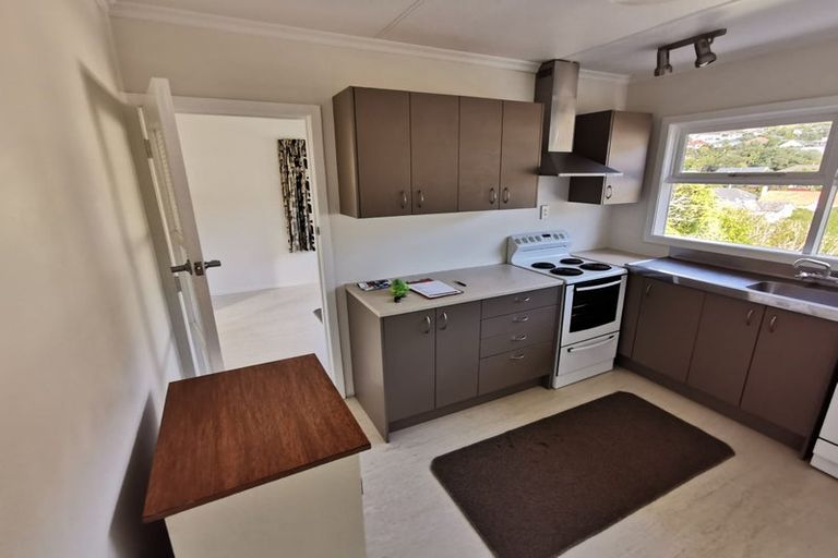 Photo of property in 4a Thurleigh Grove, Karori, Wellington, 6012