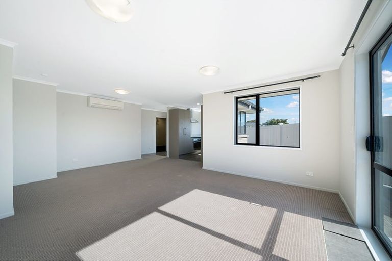 Photo of property in 7 Anna Lane, Glen Eden, Auckland, 0602