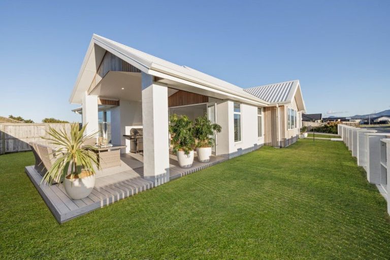 Photo of property in 4 Kuakua Close, Papamoa Beach, Papamoa, 3118