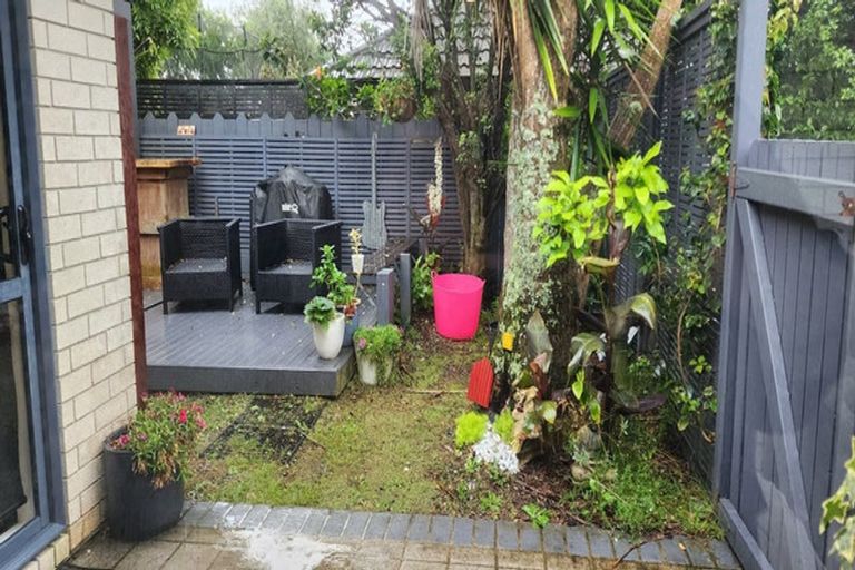 Photo of property in 38 Esther Place, Red Beach, 0932