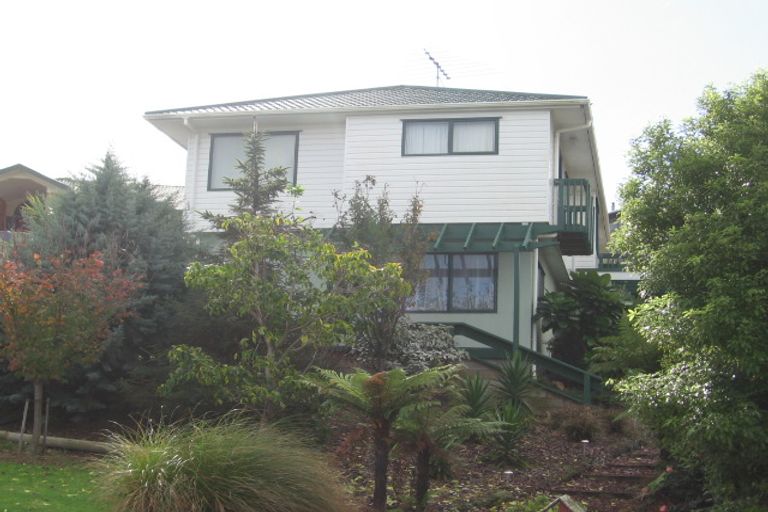 Photo of property in 3 Montcalm Close, Orewa, 0931