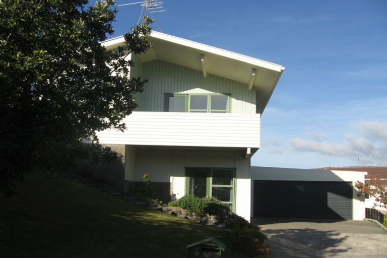 Photo of property in 14 Compass Way, Whitby, Porirua, 5024