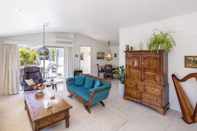 Photo of property in 11 Valerie Crescent, Okura, Albany, 0792