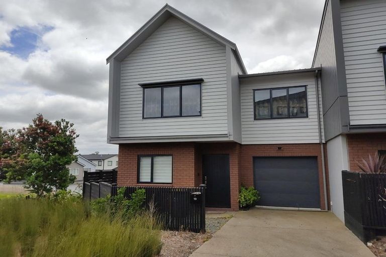 Photo of property in 19 Moki Place, Long Bay, Auckland, 0630