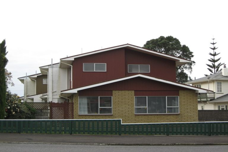 Photo of property in 2/4 Birdwood Avenue, Moturoa, New Plymouth, 4310