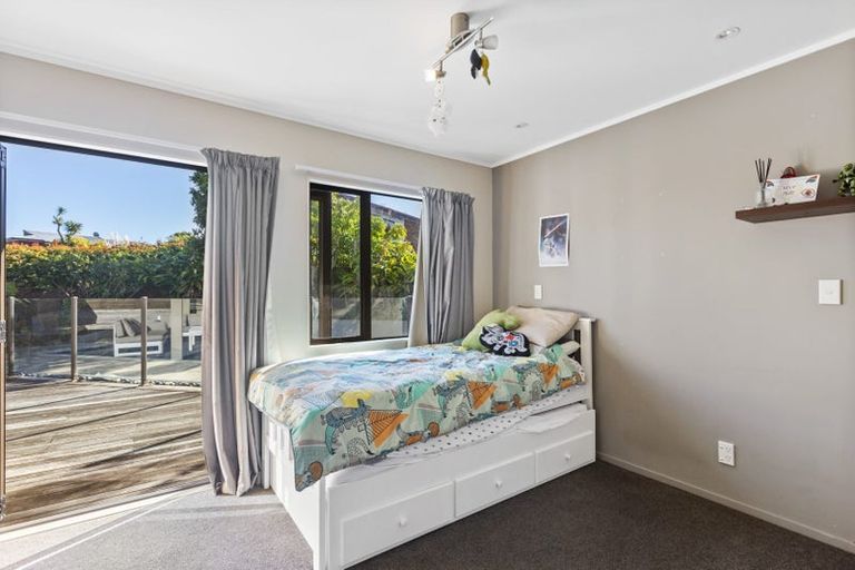 Photo of property in 21 Deanna Drive, West Harbour, Auckland, 0618