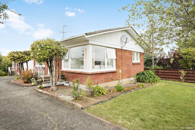 Photo of property in 1/38 Knightsbridge Drive, Forrest Hill, Auckland, 0620