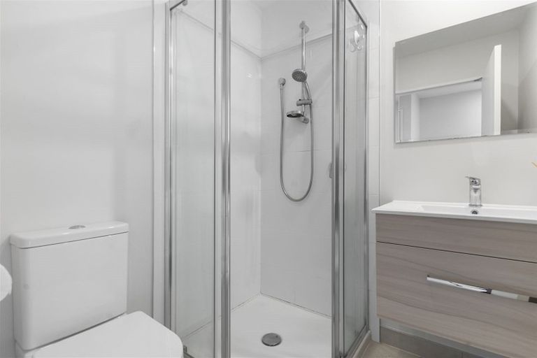 Photo of property in 9/36 Kaipatiki Road, Glenfield, Auckland, 0629