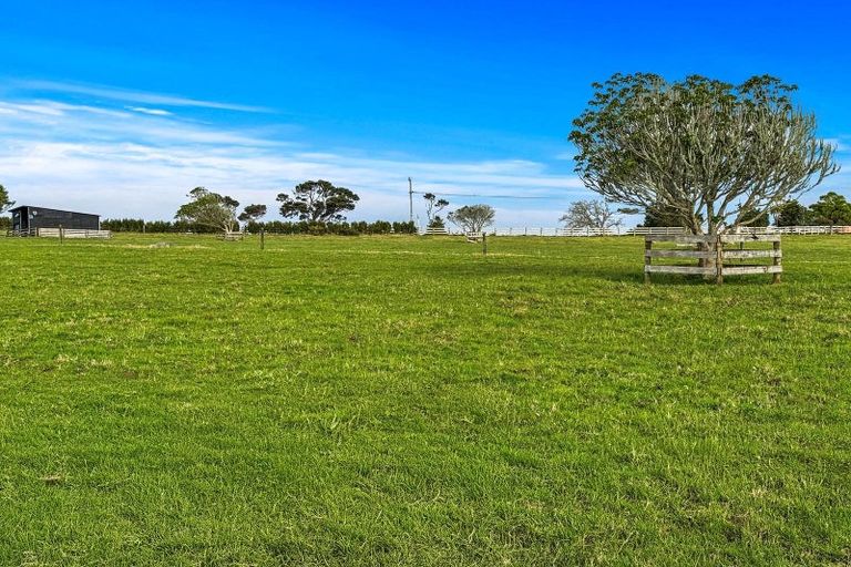 Photo of property in 118 Cottle Road, Taupaki, Henderson, 0782