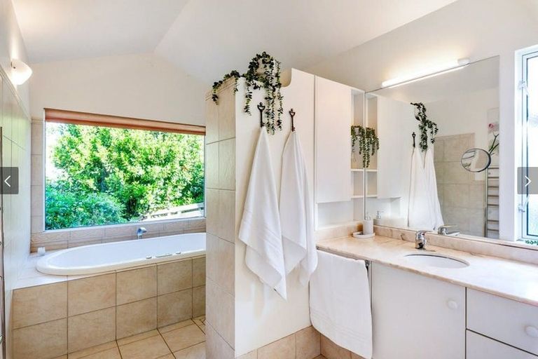 Photo of property in 75 Makora Road, Otaihanga, Paraparaumu, 5036