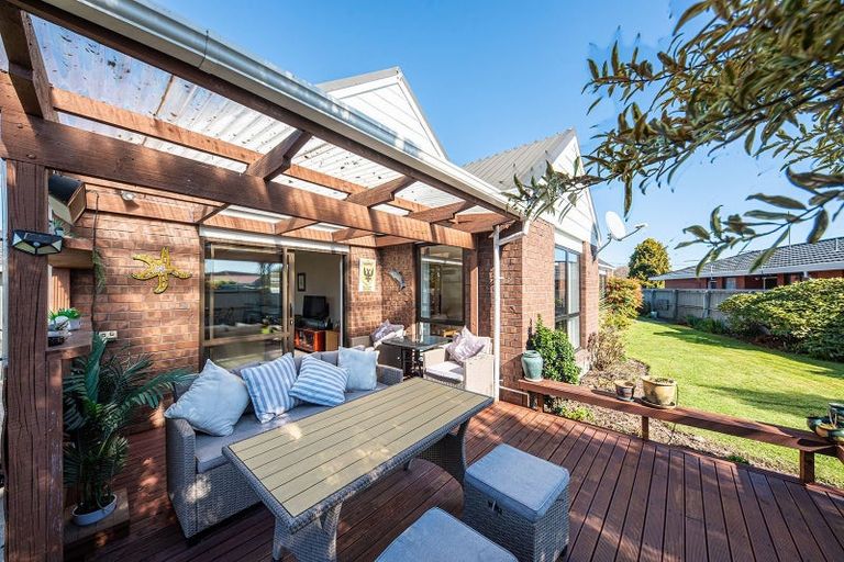 Photo of property in 156 Sawyers Arms Road, Northcote, Christchurch, 8052