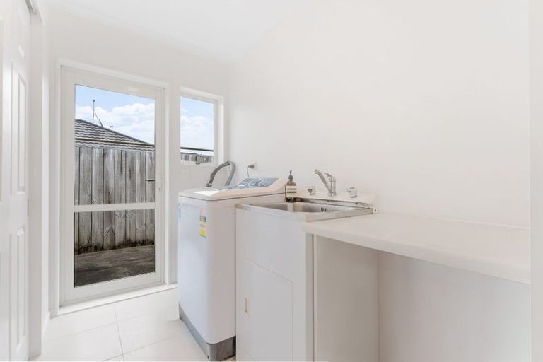 Photo of property in 44 Kath Hopper Drive, Orewa, 0931