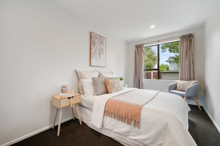 Photo of property in 2/32 Prestons Road, Redwood, Christchurch, 8051