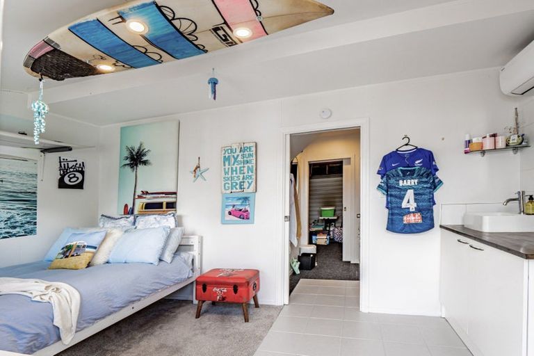 Photo of property in 38 Waiwaka Terrace, Strandon, New Plymouth, 4312