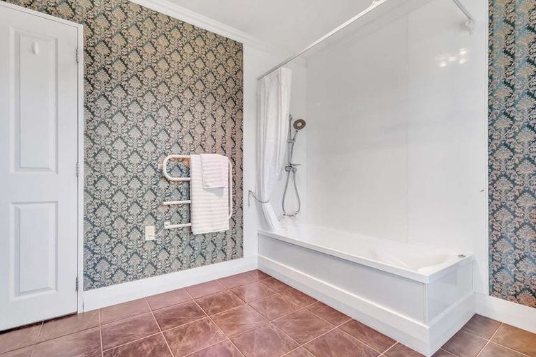 Photo of property in 8 Cochrane Street, Fairy Springs, Rotorua, 3015