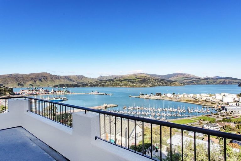 Photo of property in 16 Dudley Road, Lyttelton, 8082