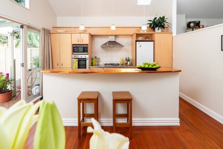 Photo of property in 153f Grant Road, Thorndon, Wellington, 6011