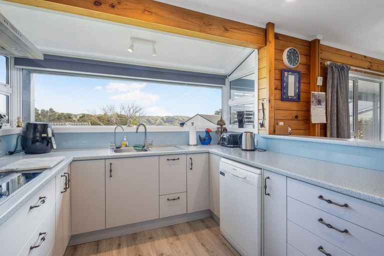 Photo of property in 35 Guadeloupe Crescent, Grenada Village, Wellington, 6037