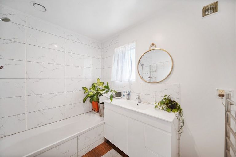 Photo of property in 3 Ilford Crescent, Mangere, Auckland, 2022