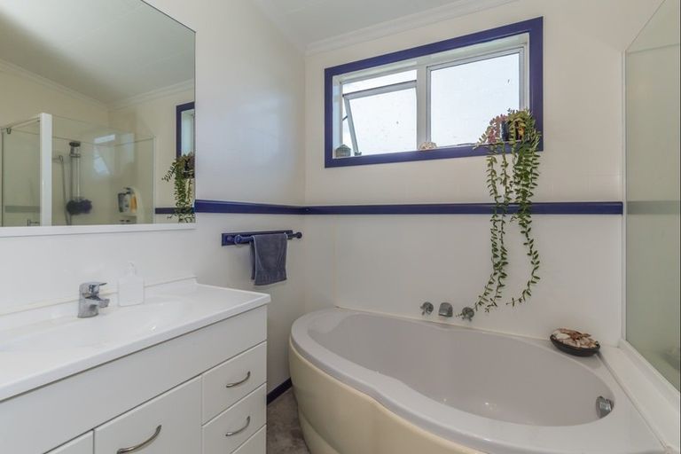 Photo of property in 4 Himatangi Street, Himatangi Beach, Foxton, 4891