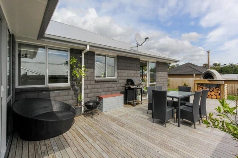 Photo of property in 2 Rayner Way, Glen Avon, New Plymouth, 4312