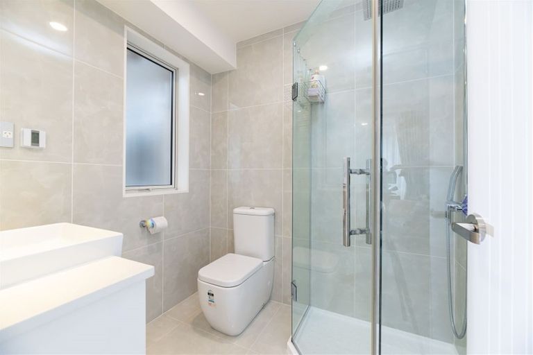 Photo of property in 19 Bordeaux Parade, Te Atatu South, Auckland, 0610