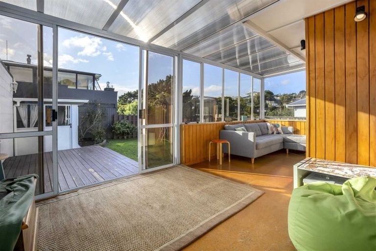 Photo of property in 31 Beazley Avenue, Paparangi, Wellington, 6037