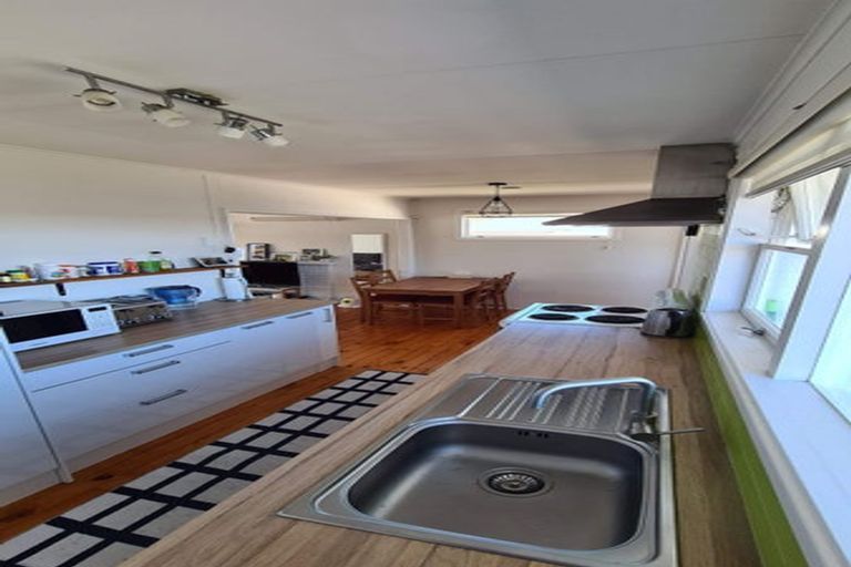 Photo of property in 1/23 William Souter Street, Forrest Hill, Auckland, 0620