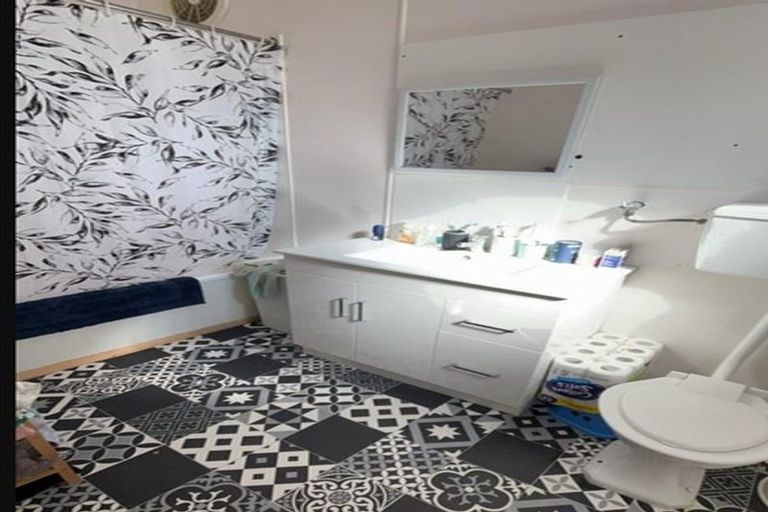 Photo of property in 32 Cutten Street, South Dunedin, Dunedin, 9012