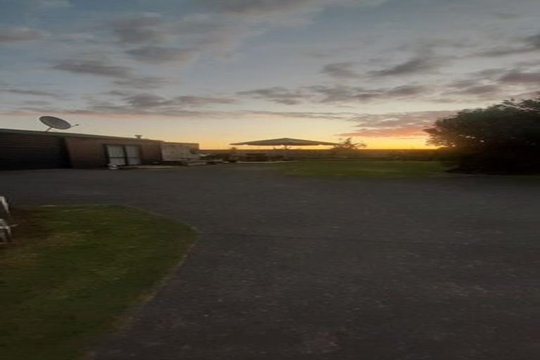 Photo of property in 992 Paerata Road, Paerata, Drury, 2676