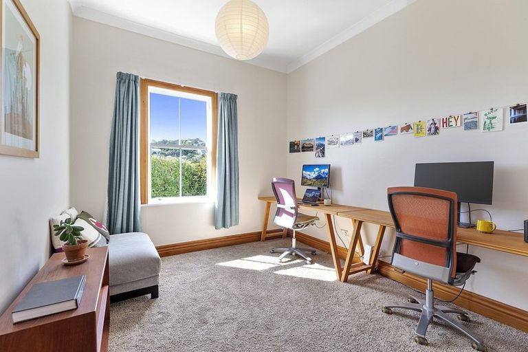 Photo of property in 19 Kopiko Way, Brooklyn, Wellington, 6021