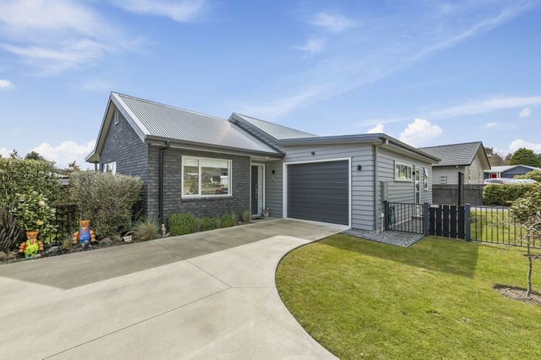 Photo of property in 4 Rogers Place, Kinloch, Taupo, 3377