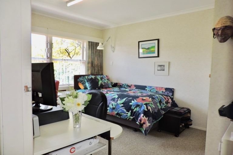 Photo of property in 13 Redwood Avenue, Tawa, Wellington, 5028