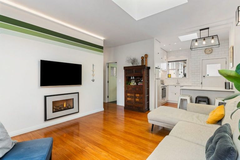 Photo of property in 3/64 Victoria Road, Devonport, Auckland, 0624