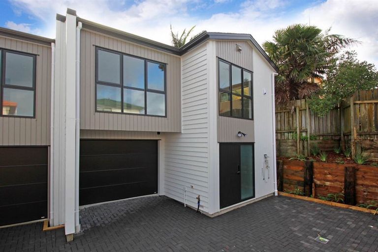 Photo of property in 21f Craigbank Avenue, New Lynn, Auckland, 0600