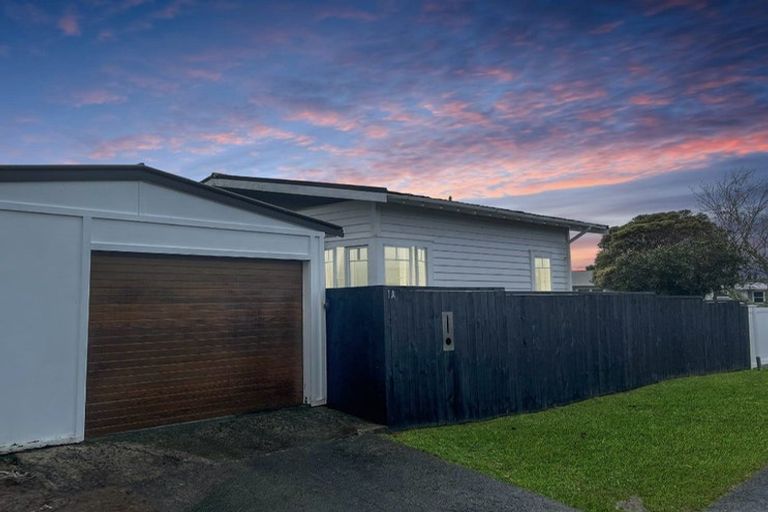 Photo of property in 1a Brennan Avenue, Te Atatu Peninsula, Auckland, 0610