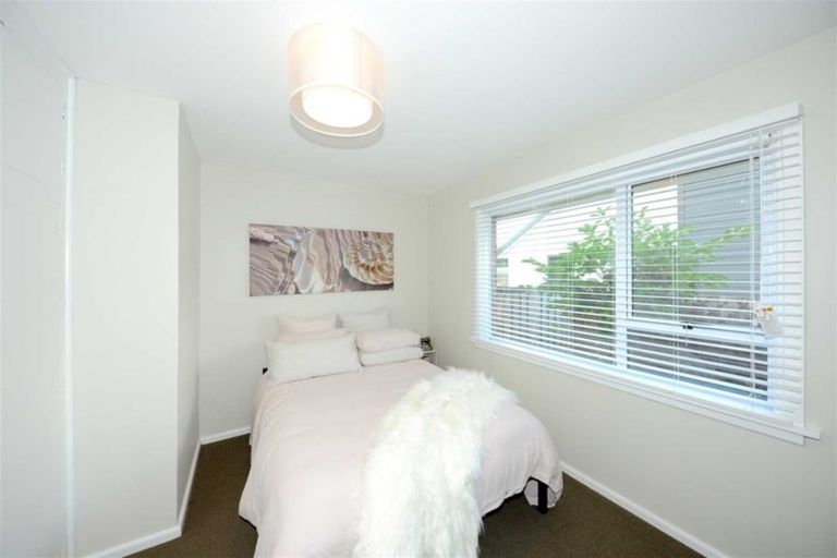 Photo of property in 338 Memorial Avenue, Burnside, Christchurch, 8053